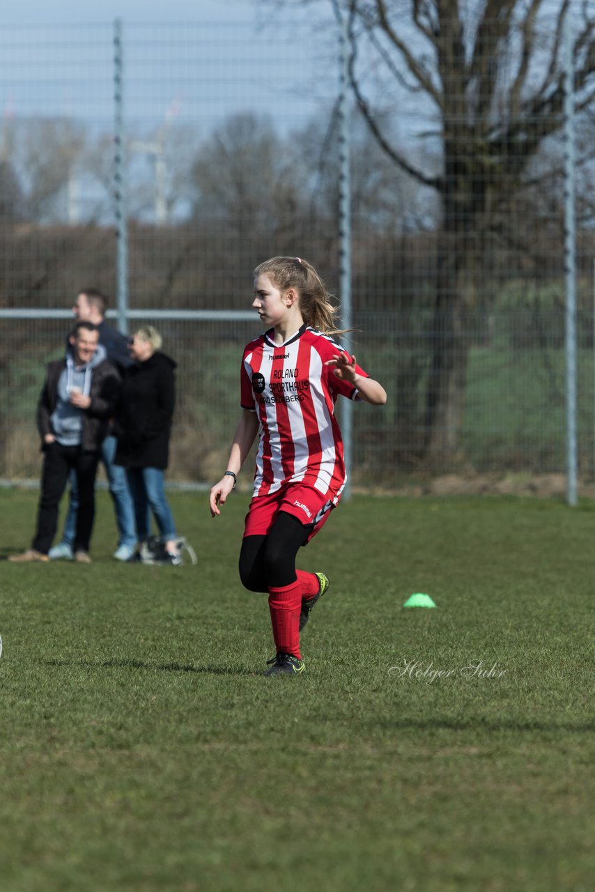 Bild 100 - C-Juniorinnen TSV Zarpen - TuS Tensfeld : Ergebnis: 2:1